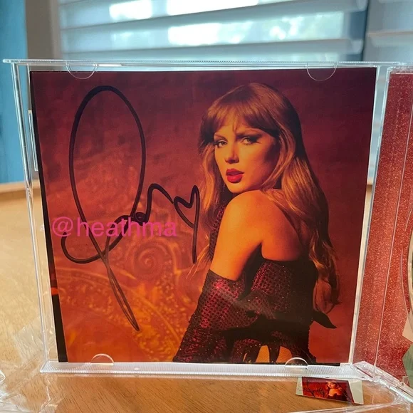 SIGNED COMPLETE SET Taylor Swift The Life of a Showgirl 4-CD Set - Picture 5 of 7